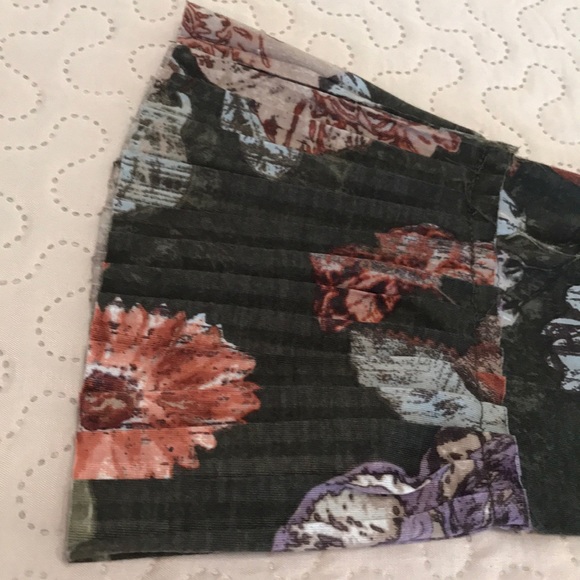 Chico’s Size 1 Green Floral Pleated Sleeve Shirt - Picture 13 of 13